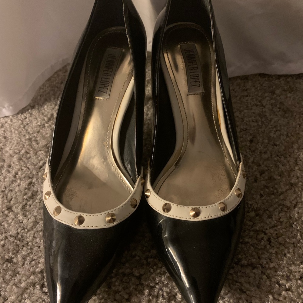 Jennifer Lopez black heels